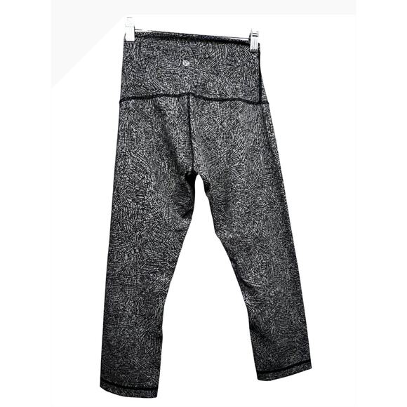 Lululemon Wunder Under Luon Ripple Jacquard Black White Crop Leggings Sz 2 - Picture 4 of 9